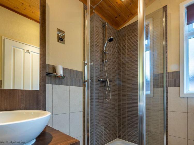 Windermere Retreat - White Cross Bay Holiday Park Экстерьер фото