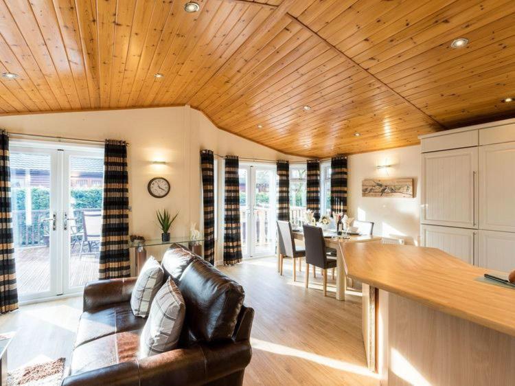 Windermere Retreat - White Cross Bay Holiday Park Экстерьер фото