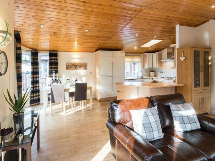 Windermere Retreat - White Cross Bay Holiday Park Экстерьер фото