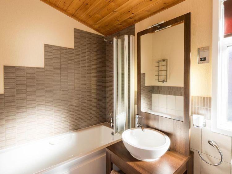 Windermere Retreat - White Cross Bay Holiday Park Экстерьер фото