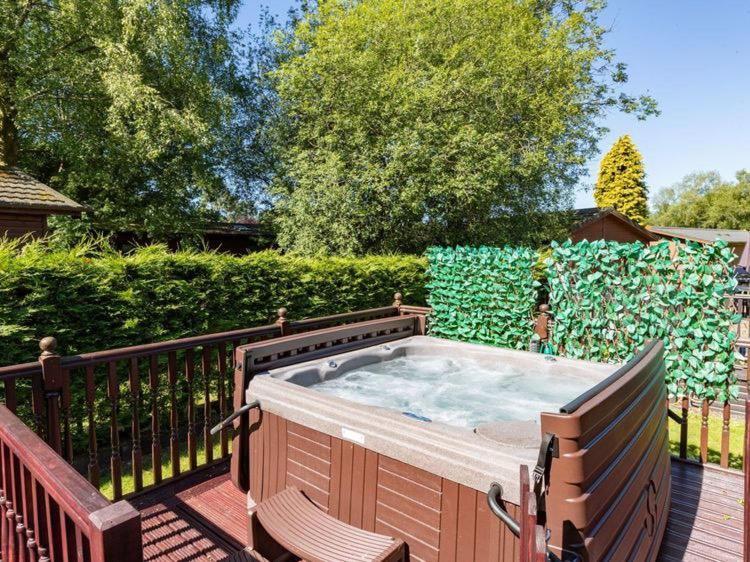Windermere Retreat - White Cross Bay Holiday Park Экстерьер фото